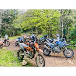Groupe de moto trail