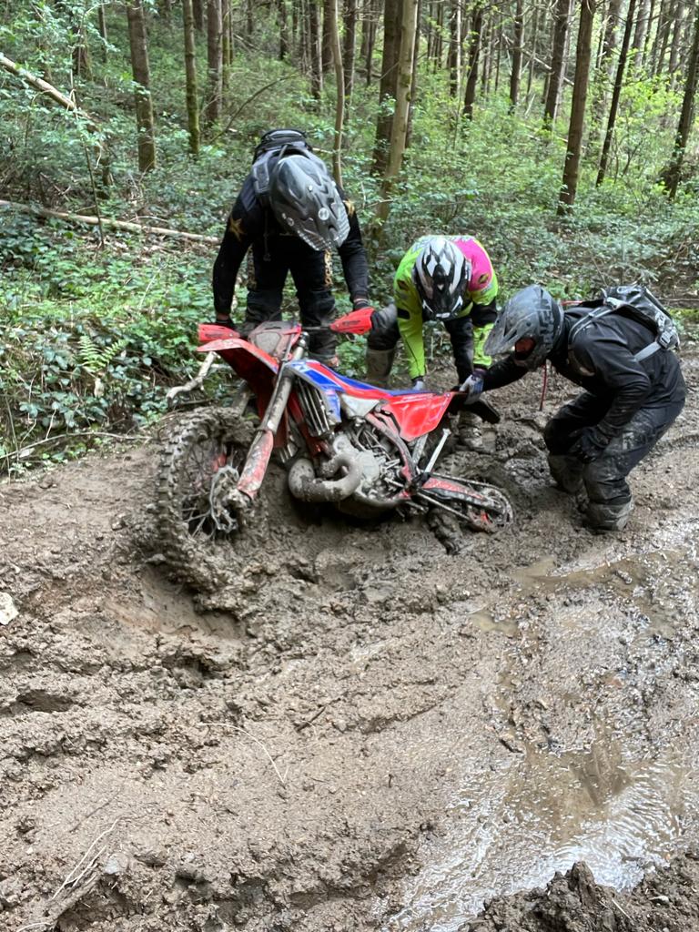 Week-end Enduro en Auvergne / Repas du terroir 2026